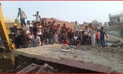 विस्फोट से गिरे दो मकान- महिला की मौत- कई के दबे होने की आशंका