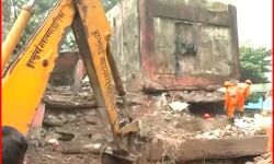 भरभराकर गिरी चार मंजिला इमारत- एक की मौत, कई मलबे में दबे भरभराकर गिरी चार मंजिला इमारत- एक की मौत, कई मलबे में दबे