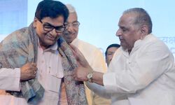 सियासत में नहीं आना चाहते थे रामगोपाल यादव- फिर किसके कहने पर लड़े चुनाव? सियासत में नहीं आना चाहते थे रामगोपाल यादव- फिर किसके कहने पर लड़े चुनाव?