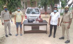 पुलिस ने अरेस्ट किये दो तस्कर- कार सहित बरामद किया गांजा