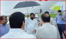 शिवसेना के बागी शिंदे की मुंबई एंट्री-फडणवीस के साथ राजभवन का रुख शिवसेना के बागी शिंदे की मुंबई एंट्री-फडणवीस के साथ राजभवन का रुख