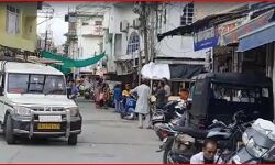 मिली कर्फ्यू में 4 घंटे की ढील, घरों से बाहर निकले लोग हर जगह पुलिस