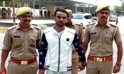 जिला अस्पताल में आग लगाने वाला गिरफ्तार- मिली विदेशी मुद्रा जिला अस्पताल में आग लगाने वाला गिरफ्तार- मिली विदेशी मुद्रा