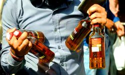 नशे में टल्ली युवकों ने दरोगा से लगवाई इतने किलोमीटर दौड़