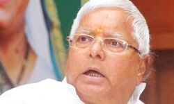 सीढी से उतरते समय अचानक गिर पड़े लालू यादव- टूट गयी हड्डी सीढी से उतरते समय अचानक गिर पड़े लालू यादव- टूट गयी हड्डी