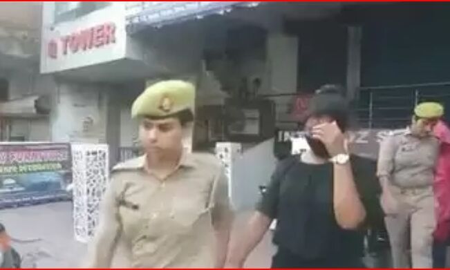 पुलिस के स्पा सेंटर पर छापे से हड़कंप- ऐसे हालात में मिले युवक युवतियां