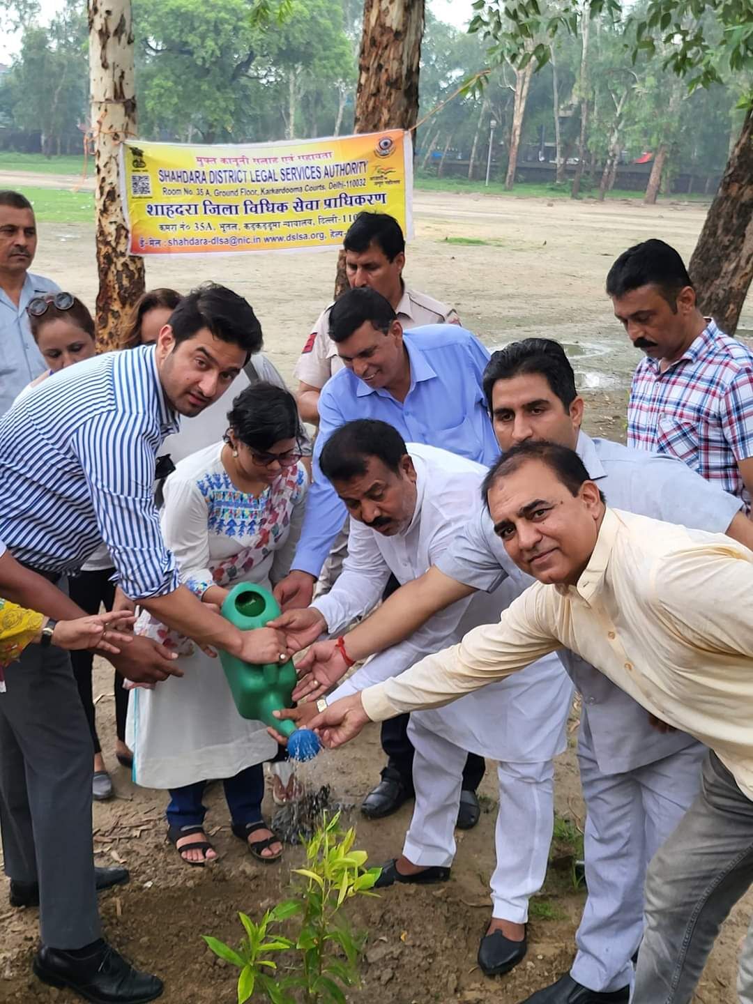 कलेक्टर के साथ मिलकर मुस्लिम पसमांदा महाज के सलीम ने किया वृक्षारोपण