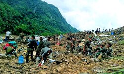 भूस्खलनः मृतकों की संख्या हुई 42 भूस्खलनः मृतकों की संख्या हुई 42