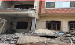 प्रशासन की बड़ी कार्रवाई-पूर्व MLC की कोठियों पर चला बुलडोजर प्रशासन की बड़ी कार्रवाई-पूर्व MLC की कोठियों पर चला बुलडोजर