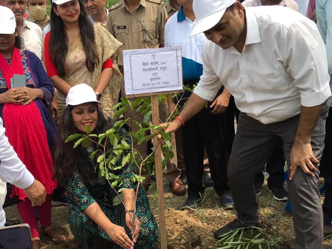 राज्य मंत्री ने गिरते जल स्तर पर जताई चिंता- वृक्षारोपण पर दिया बल