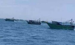 समुद्र में लापता 15 मछुआरों की तलाश जारी समुद्र में लापता 15 मछुआरों की तलाश जारी