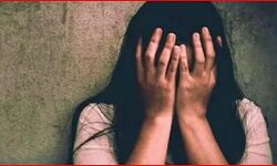 छात्रा के साथ सामूहिक दुष्कर्म- धर्म परिवर्तन का भी बनाया दबाव छात्रा के साथ सामूहिक दुष्कर्म- धर्म परिवर्तन का भी बनाया दबाव