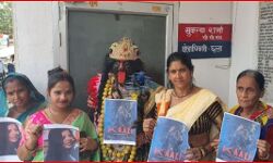 डॉक्यूमेंट्री फिल्म काली के पोस्टर को लेकर भड़के लोग- जगह-जगह प्रदर्शन