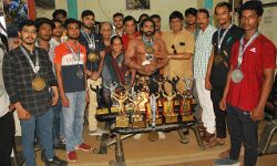 युवा ने रोशन किया जनपद का नाम तो मनीष ने जाकर बढाया मान युवा ने रोशन किया जनपद का नाम तो मनीष ने जाकर बढाया मान