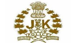 2 आतंकवादियों ने किया आत्मसमर्पण: पुलिस 2 आतंकवादियों ने किया आत्मसमर्पण: पुलिस