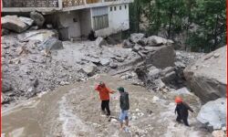 बादल फटने से आई बाढ़ ने मचाई चौतरफा तबाही- कई लोग बहे बादल फटने से आई बाढ़ ने मचाई चौतरफा तबाही- कई लोग बहे