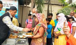 कैंसर पीड़ित तीमारदारों के बीच मनाया समाजसेवी मुरलीधर ने अपना जन्मदिन