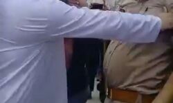 एडमिशन को लेकर DAV कालेज में बवाल- हंगामा मारपीट- मुकदमा दर्ज एडमिशन को लेकर DAV कालेज में बवाल- हंगामा मारपीट- मुकदमा दर्ज