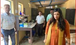 पशु अस्पताल के औचक निरीक्षण में चौतरफा मिली गंदगी पर DM ने कसे पेंच पशु अस्पताल के औचक निरीक्षण में चौतरफा मिली गंदगी पर DM ने कसे पेंच