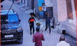 बकरीद से एक दिन पहले खुलेआम डाका- नजर बजते ही बकरा चोरी बकरीद से एक दिन पहले खुलेआम डाका- नजर बजते ही बकरा चोरी