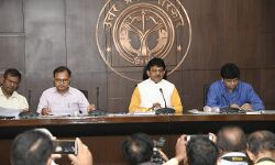 मंत्री कपिल देव ने गिनाई अपने विभाग की 100 दिन की उपलब्धियां मंत्री कपिल देव ने गिनाई अपने विभाग की 100 दिन की उपलब्धियां