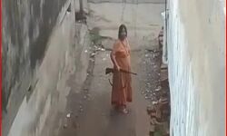 राइफल लेकर बंदूक रानी बनी पूर्व सांसद की पुत्रवधू ने ऐसे दिखाई दबंगई