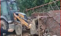 बुलडोजर चलाकर अतिक्रमण मुक्त कराया कांवड मार्ग, हटाई इतनी दुकानें बुलडोजर चलाकर अतिक्रमण मुक्त कराया कांवड मार्ग, हटाई इतनी दुकानें