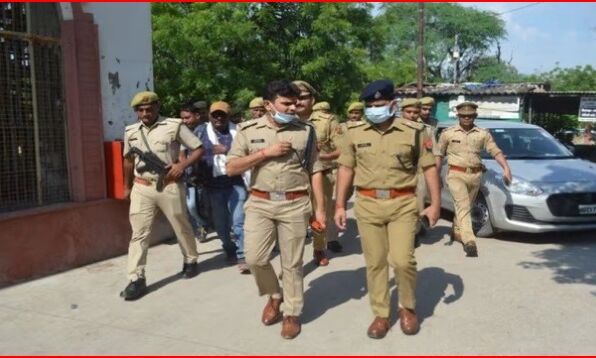 पुलिस पर हमला कर पेशी पर लाए गए गैंगस्टर को दिनदहाडे छुडा भागे बदमाश