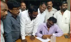 पॉलिथीन इस्तेमाल की वीडियो बनाने पर मोबाइल पटका, कर्मी की तोडी ऊंगली पॉलिथीन इस्तेमाल की वीडियो बनाने पर मोबाइल पटका, कर्मी की तोडी ऊंगली