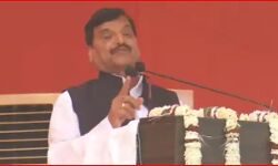 शिवपाल यादव ने अखिलेश को दिया झटका, किया इस बात का ऐलान शिवपाल यादव ने अखिलेश को दिया झटका, किया इस बात का ऐलान