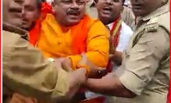 लुलु मॉल के बाहर हंगामा- पुलिस से भिड़ी करणी सेना, कई हिरासत में