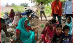 दरांती से पत्नी का गला काट खुद ने पकड़ा बिजली तार- दोनों का यह हाल दरांती से पत्नी का गला काट खुद ने पकड़ा बिजली तार- दोनों का यह हाल