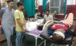 राजधानी जा रही यात्रियों से भरी डबल डेकर बस ट्रक से भिड़ी- छह मरे राजधानी जा रही यात्रियों से भरी डबल डेकर बस ट्रक से भिड़ी- छह मरे