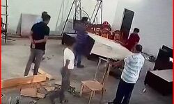 नाप दिये गए लाखों रुपए की पेमेंट मांगने पर घर गिराने वाले एसडीएम