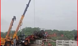 पुल की रेलिंग तोड़ उफनती नर्मदा में समाई बस- कोई नहीं बचा जिंदा