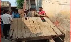 पति पत्नी और वो का मामला सुलटाने गई पुलिस से हाथापाई, वीडियो वायरल पति पत्नी और वो का मामला सुलटाने गई पुलिस से हाथापाई, वीडियो वायरल