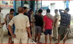 पांच युवकों के संग दारू पार्टी कर रही महिला इन हालातों में गिरफ्तार पांच युवकों के संग दारू पार्टी कर रही महिला इन हालातों में गिरफ्तार