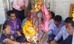 रुड़की में काँग्रेसियों ने श्री विघ्नेश्वर महादेव मंदिर में किया रुद्राभिषेक रुड़की में काँग्रेसियों ने श्री विघ्नेश्वर महादेव मंदिर में किया रुद्राभिषेक