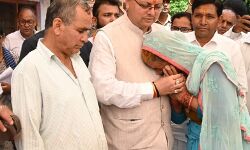 शहीद प्रवीण के घर पहुंचे धामी- परिजनों को दिलाया ढांढस