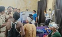 यात्रियों से भरी हुई बस पलटी- 14 हुए घायल- एक की मौत