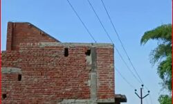 मकान की छत का सरिया चढ़ाते समय करंट ने मिस्त्री का किया ऐसा हाल मकान की छत का सरिया चढ़ाते समय करंट ने मिस्त्री का किया ऐसा हाल