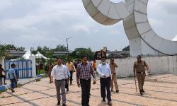 सीएम का दौरा- डीएम ने निरीक्षण कर जांची व्यवस्था, दिए निर्देश सीएम का दौरा- डीएम ने निरीक्षण कर जांची व्यवस्था, दिए निर्देश