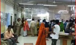 भारतीय स्टेट बैंक में दिनदहाड़े लाखों रुपए की चोरी- मचा हड़कंप भारतीय स्टेट बैंक में दिनदहाड़े लाखों रुपए की चोरी- मचा हड़कंप