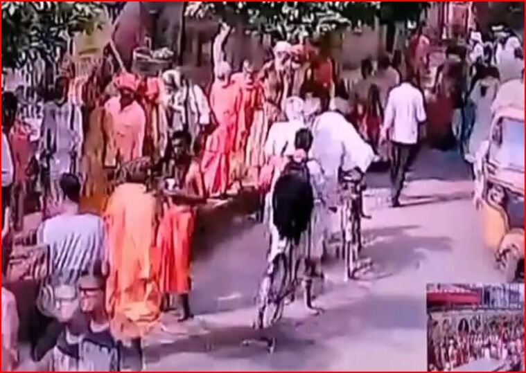सौ रूपये के चक्कर में प्रसाद वितरण के दौरान मची भगदड़ में साधु की मौत सौ रूपये के चक्कर में प्रसाद वितरण के दौरान मची भगदड़ में साधु की मौत