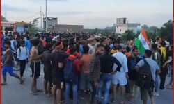 2 कांवड़ियों की मौत के मामले में दरोगा समेत तीन सस्पेंड 2 कांवड़ियों की मौत के मामले में दरोगा समेत तीन सस्पेंड