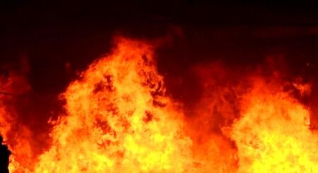 भीषण आग में स्कूल जलकर खाक- करोड़ों रूपये की सम्पत्ति का हुआ नुकसान