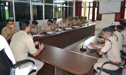 कांवड़ यात्रा को लेकर एसपी ने की अधीनस्थों के संग बैठक- दिये आदेश कांवड़ यात्रा को लेकर एसपी ने की अधीनस्थों के संग बैठक- दिये आदेश