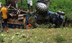 ट्रैक्टर ट्राली पलटी,दो मरे