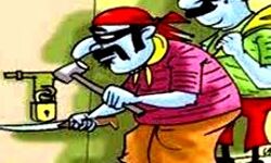 घर में घुसकर चुराये लाखों के जेवर और नकदी लेकर चोर हुए फरार घर में घुसकर चुराये लाखों के जेवर और नकदी लेकर चोर हुए फरार