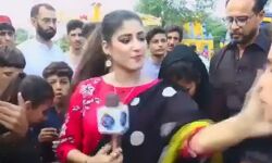 महिला रिपोर्टर ने मारा लड़के को थप्पड़- वीडियो वायरल महिला रिपोर्टर ने मारा लड़के को थप्पड़- वीडियो वायरल